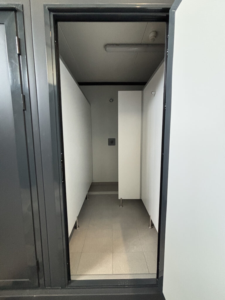 Vestiaires pour un terrain de padel